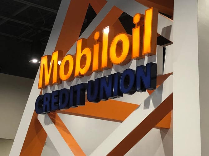 f-27-151-15555289_fi8vHAtd_MOCU_Calder_lobby_fabricated_Gemini_letters1